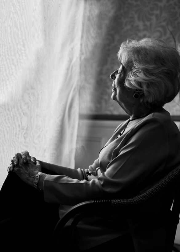 Fotografía de perfil anciana